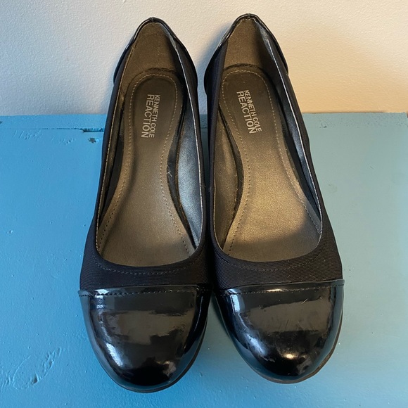 🎉5/$30 - Black patent lifted flats - Picture 2 of 7